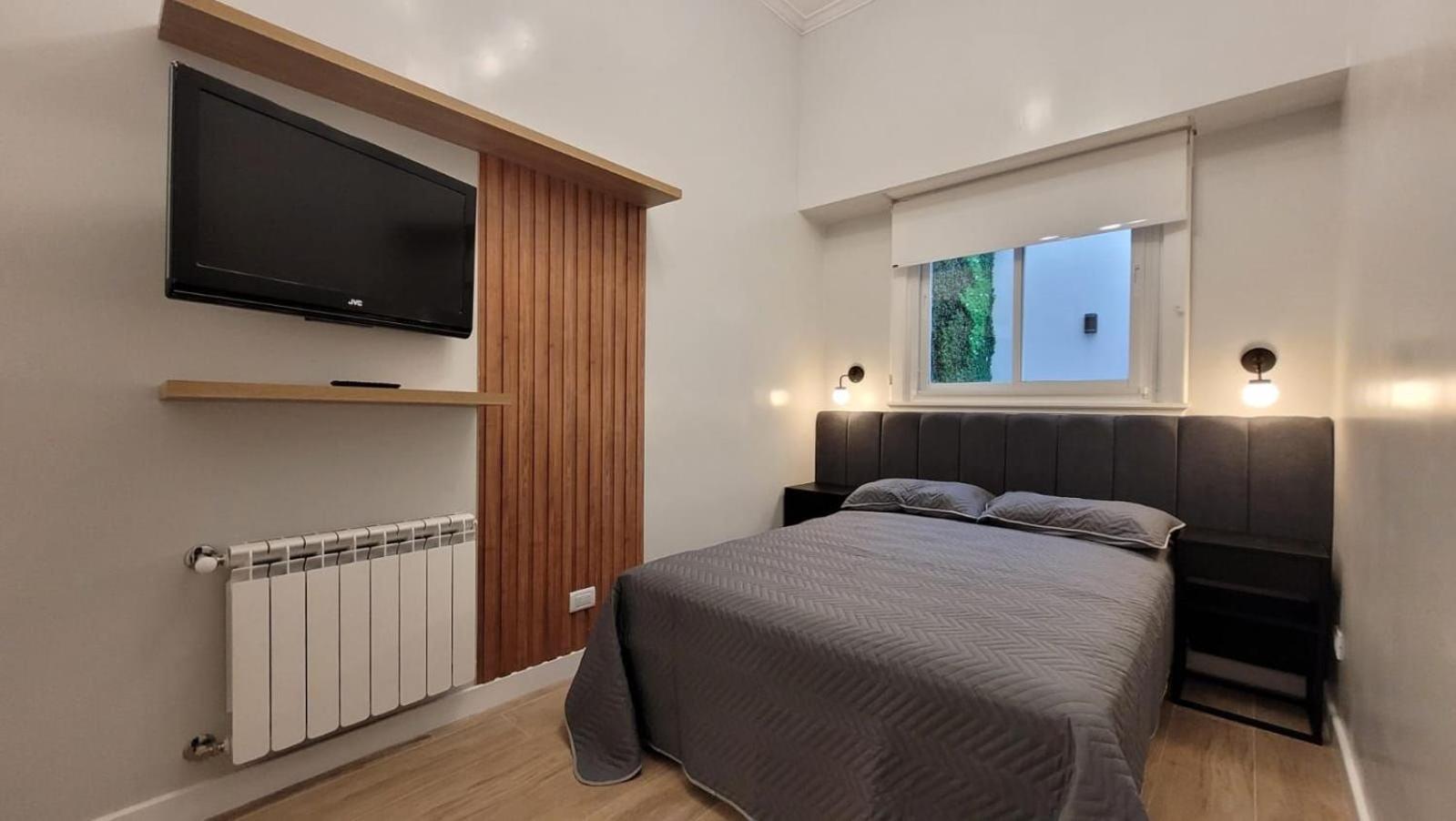 Apartment 3 Ambientes Con Patio Frente A Plaza Colon